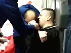 Опубликовано видео драки на самолете, севшем в Сочи 