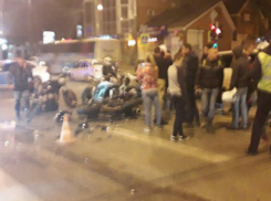 В центре Краснодара байкеры устроили жесткие разборки с водителем, сбившим их мотоциклистку