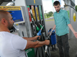 На АЗС Новороссийска перестали обслуживать автомобилистов, у которых нет документов