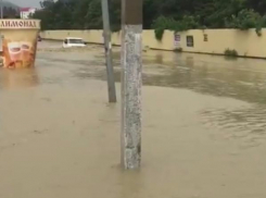 На Кубани вслед за Анапой затопило курортный поселок Новомихайловский