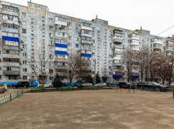 Жители многоэтажки в Краснодаре полгода мучаются с фекалиями в подвале