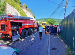 В Сочи автобус с пассажирами улетел в кювет: 12 человек пострадали