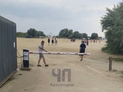 «Не дали забрать пожилого человека»: на центральный пляж Благовещенской не пускают туристов