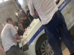 В Краснодаре у сотрудников ДПС нашли в гараже миллион рублей