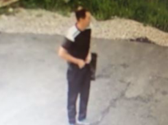 «Преступление века»: В Краснодаре хитроумного вора сняли на видео за кражей ведра