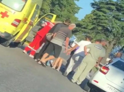 В Сочи легковушка сбила 14-летнюю девочку