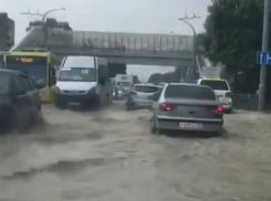  Сильнейший ливень затопил Новороссийск 