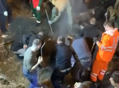 Под руинами дома в Туапсе второй день ищут девочку: что известно