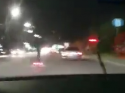 Парень на самокате удивил автомобилистов Краснодара