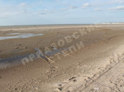 В Ейске вода отошла от берега на 200 метров 