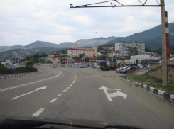 На въезде в Новороссийск на несколько часов перекроют движение
