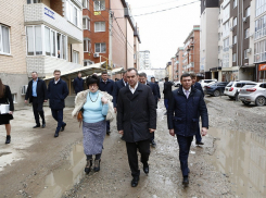  «Люди здесь не живут, а выживают», - губернатор съездил в Музыкальный микрорайон Краснодара 