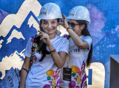 Долгострой на Гидрострое достроит «ГИК» - дольщики встретили новость масштабным праздником