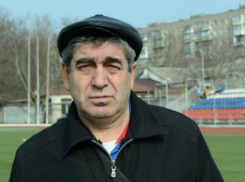 Ростовский тренер-матерщинник: кубанские школьницы целовались на трибуне