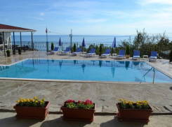 Туристам предложат бассейны вместо моря из-за повышенного спроса