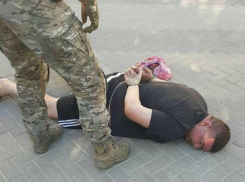 Бывшего полицейского из Геленджика посадили за миллионную взятку