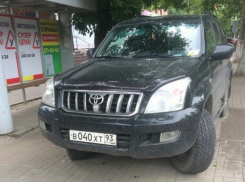  Паркуюсь как хочу: «инвалид» оставил свой внедорожник прямо на остановке в Краснодаре 