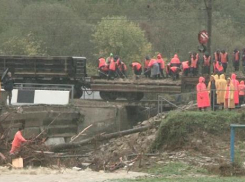 Число задержанных поездов из-за размыва ж/д путей на Кубани достигло 31