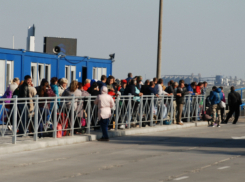 «Ад кромешный, люди дрались за матрасы» - очевидец рассказал о беспределе на Керченской переправе