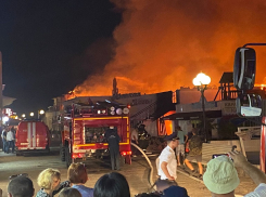 Специалисты назвали причину пожара в двух кафе на набережной Сочи