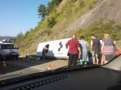 Возле села Молдовановка перевернулся автобус с туристами