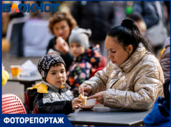 Вкусно и бесплатно: краснодарцев накормили борщом ко Дню народного единства