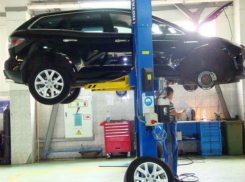 На голову жителя Новороссийска упал с подъемника увесистый автомобиль