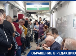 Краснодарцы с трудом пробиваются через заторы в коридоре поликлиники