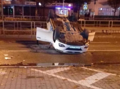 В Краснодаре пьяный водитель перевернулся на внедорожнике