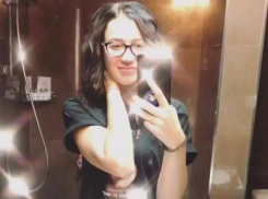 Дорого-богато: тапочками и унитазом со стразами встретили Ольгу Бузову в Краснодаре 