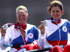 Олимпийская чемпионка прилетела в Краснодар из Токио с серебряной медалью