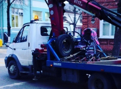 В Краснодаре эвакуатор забрал детскую коляску
