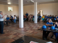 Коммунисты-депутаты встретились с рабочими элеватора в станице Тбилисской