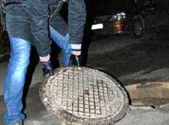 В Новороссийске таксист воровал канализационные люки