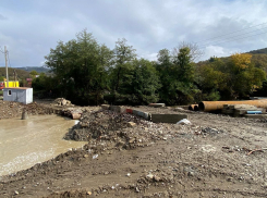 Дожди размыли переправу и подтопили курортный посёлок на Кубани