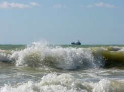 В Анапе запретили плавать в море на лодках, матрасах и надувных кругах