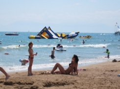 Мужчин на батуте вынесло в открытое море в Анапе