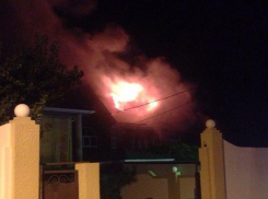 Горело очень мощно! - Очевидцы о пожаре в одном из «непростых» домов Новороссийска