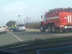 Два человека пострадали в сильном ДТП на трассе в Темрюк