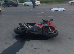 В Краснодаре в жутком ДТП с участием дамы за рулем погиб мотоциклист