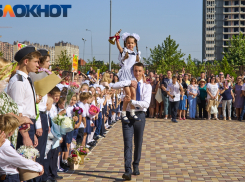 В школах Краснодара сегодня проходят Последние звонки