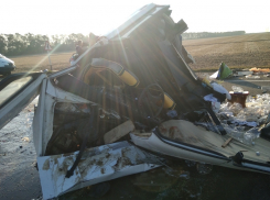 На Кубани отечественное авто разлетелось вдребезги от столкновения с Hyundai Solaris