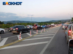 Пробки протяжённостью 45 км парализовали движение на побережье Краснодарского края