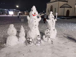 Великаны, коты и Эйфелева башня: жители Кубани запустили флешмоб по лепке снеговиков