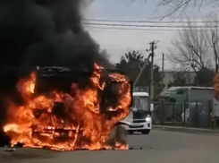 В Краснодаре вспыхнул пассажирский автобус