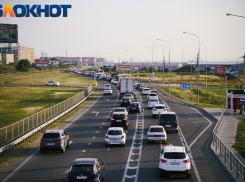 В Краснодарском крае машины попали в 24-километровые пробки к морю