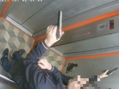 В Краснодарском крае объявили в розыск мужчину с оружием 