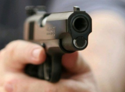 В Краснодаре мужчина выстрелил в сидевшего за рулем автомобиля соседа