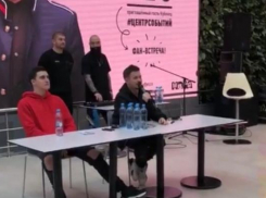 Об «Авроре» и плохих дорогах поговорил краснодарский рэпер PLC  с поклонниками на фан-встрече