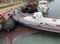 С судна «Леди Лейла» на Таманском полуострове произошла утечка нефти